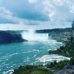 Natalie Gumede Instagram - Quite honestly, it was was impossible for an amateur like me to capture the incredible might of Niagara Falls - far away and you couldn’t capture the detail or perspective - close up and you were attacked by water (and I mean - it’s an assault! 😂). Fuming with that mascara btw! 🤣🤣 But I’m so glad I spent the day with one of nature’s wonders💙. Not pictured - how I ended the day with another one of nature’s wonders - wine at the amazing Southbrook Vineyards ☺️🍷#Niagarafalls #skylontower #inthemist #tourist #canada #actorslife #onlocation