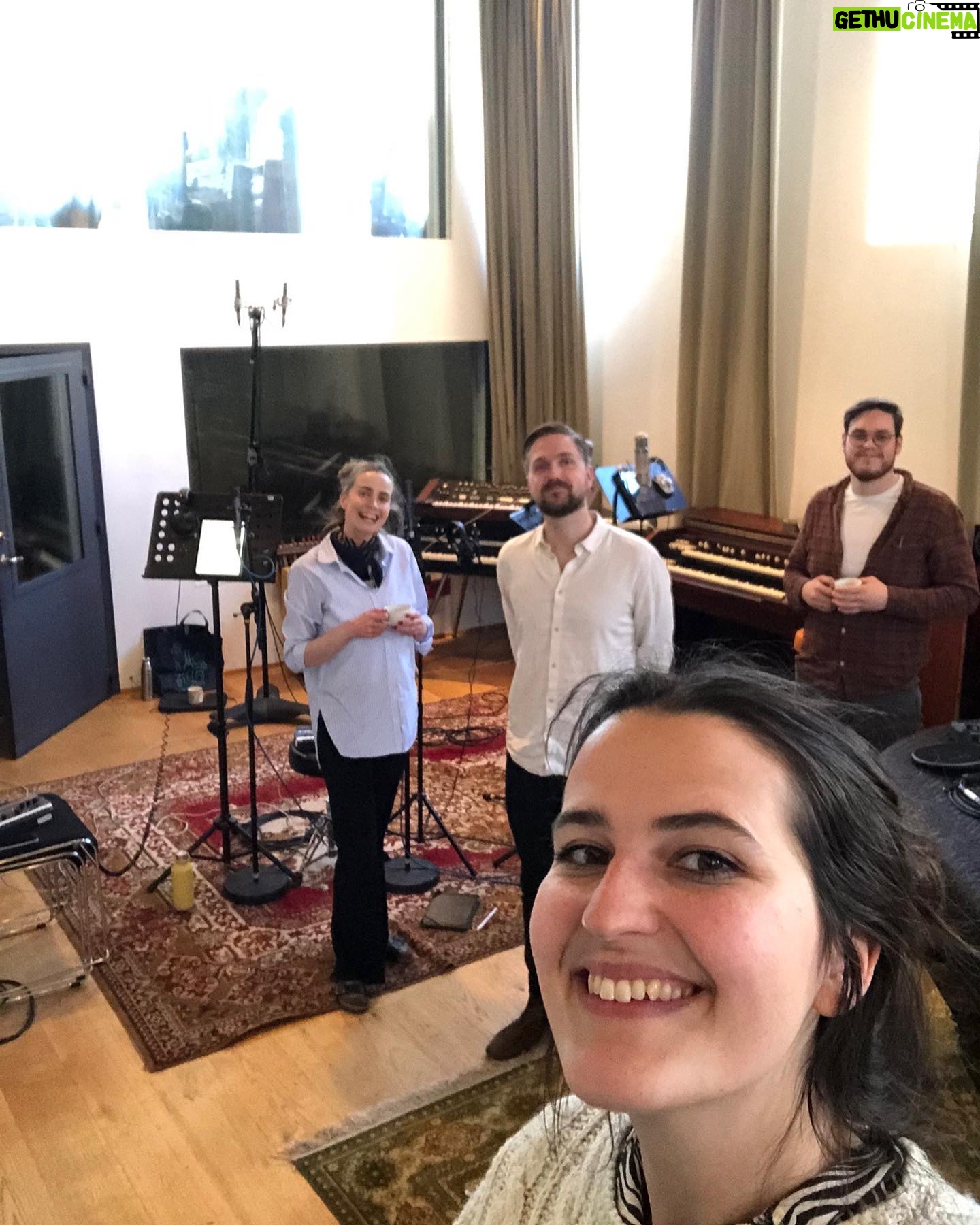 Natalie Holt - 1.7K Likes - #loki behind the music scenes.. this season uses so many whispers and vocal chants from the old Norse poetic Edda ‘Lokasenna’. Guided into the right phrases and pronunciation by @ragnheidur_palsdottir, recording in the Icelandic swimming pool studio Sundlaugin created by Sigur Ros, with singing and chanting from @kammeroperan members;
@eggertrk
@jonagk92
@kristinsveinsdottir
@unnsteinnarnason 💚🔥
