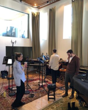 Natalie Holt Instagram - #loki behind the music scenes.. this season uses so many whispers and vocal chants from the old Norse poetic Edda ‘Lokasenna’. Guided into the right phrases and pronunciation by @ragnheidur_palsdottir, recording in the Icelandic swimming pool studio Sundlaugin created by Sigur Ros, with singing and chanting from @kammeroperan members;
@eggertrk
@jonagk92
@kristinsveinsdottir
@unnsteinnarnason 💚🔥