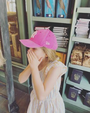 Natalie Holt Instagram - Fake snow, fake town.. pretty impressive for a small Potter fan! ☀️💚