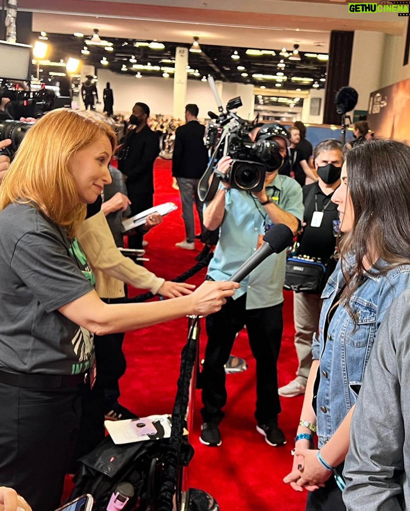 Natalie Holt - 3.3K Likes - #obiwankenobi is here and seeing the first two episodes with my engineer mixer @_chris_fogel_ the cast, crew and fans was incredible. Huge thanks to my awesome Obi team @_chris_fogel_ (legend score engineer/mixer who also mixed all the #mandolorian) and my awesome team and musicians @andreas.aaser @peternickalls @jonopstad @jack_halama @jakeatair @briankilgorepercussion @adambettsdrums @dansonabend @kerenzapeacock @londonmetropolitanorchestra @jobyburgess @unapallisermusic @pandamac1 @mikusz @erikrydvall @olavmjelva, and Pete Anthony awesome orchestrator 🟠🔴