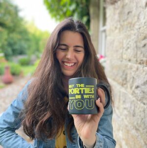 Natalie Holt Instagram - Gimmicky pressie… 💛
