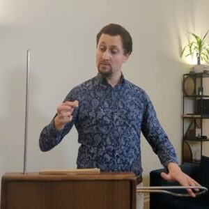 Natalie Holt Instagram - Time warping #Loki to the 70’s… who knew that a Disco lead line would be so perfect on Theremin? Total love for this man @charlietheremin who cemented the theremin and ondes sound for the whole series. @charlietheremin = bringing his incredible sound world to scores.. and also Spanish road trips 💚