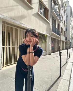 Natalie Hsu Instagram - 6000 miles away means 7 hours behind, 7 hours behind means several more cups of coffee (๑╹ω╹๑ ) BUT not so many that I’m kept awake at night- and my Première watch was there to make sure of it 😗😌🤝
my most trusted companion, it was there for my first train ride to Biarritz, strolls along Parisian streets, and of course every c🍪🍪kie in between. 
amidst the squawking seagulls, crashing waves, and chatty brunch-ers, it ticked on ceaselessly, effortlessly, graciously…

#CHANELWatches #CHANELPremiere @chanelofficial