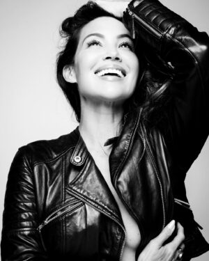 Natalie Mendoza Instagram - When in doubt always look up and and then within and say thank you ✨Heaven will never abandon thee 🧘🏻‍♀️💖🙏🏾👑
#SilverLinings #Grace #EternalJoy #LearnTM #FrequencyOfGrace #SubEk