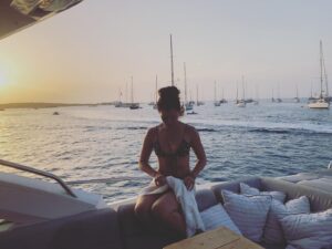 Natalie Mendoza Instagram - Let’s go home.. #birthdaygirl #Ibiza #ibizasummer #boats 🐠🌅✨🙏🏾🎂🌞💖🧘🏻‍♀️🧞‍♀️