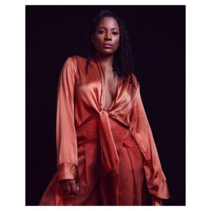 Natalie Paul Instagram - Let’s play. 📸@jaibirdn 👗 by @pspamelashepard 💄 by @tish_ferguson 👩🏽‍🦱 Twists by @ancestralstrands