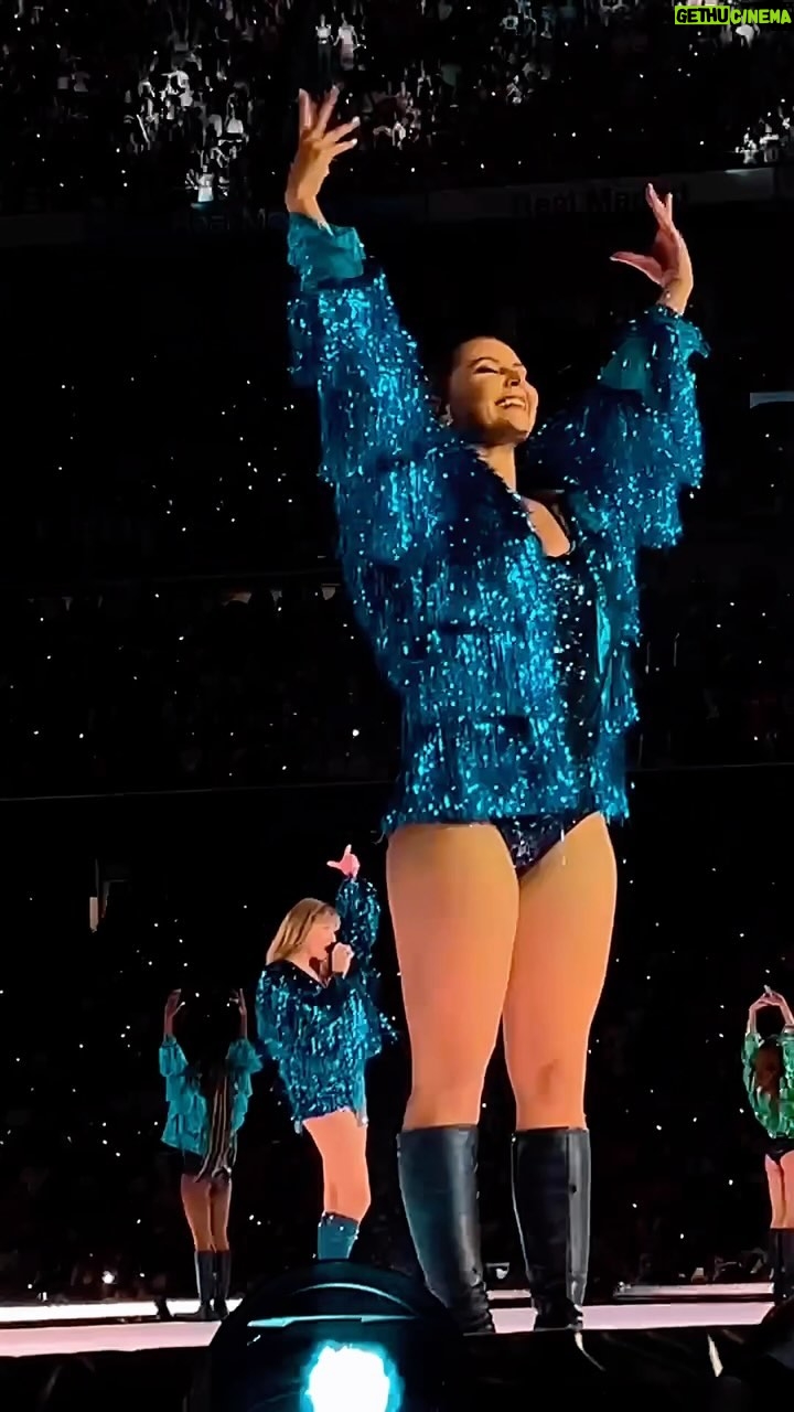 Natalie Peterson - 18.3K Likes - Can’t wait to meet you tonight Lyon! Who’s coming to the show!? 💙
#theerastour #theerastoureurope #erastourdancer #erastour #taylorswifterastour #tstheerastour #swiftie #lyonerastour #lyonfrance #lyon