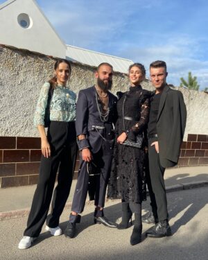 Natálie Stejskalová Instagram - Přátelé…ano🫢… JE TO TADY!🤩😅🍽️
Přijali jsme pozvání do VIP PROSTŘENO SPECIÁL a ode dneška se na vás každý večer budeme těšit od 17:55 na @primaftv 📺
Byl to neskutečný týden a velká jízda…kdo si tím neprojde na vlastní kůži, tak nemá tušení🙅🏽‍♀️.
Díky za tuhle partu👫🏽♥️. Byla taková sranda…moc jsme si to užili a hlavně jsme si navzájem fandili💪🏽.
#prostreno #vipprostreno #tvprima #primaftv #nataceni #behindethescenes #backstagephoto