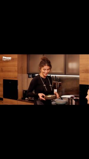 Natálie Stejskalová Instagram - Tak dnes druhý den VIP Prostřena. Sledovat to můžeš na @primaftv od 17:55hod. 🫵🏼 Dnes se podíváme k @zalesakdaniela a @pepa.smolik do Mostu , kde to bude velice zajímavé 😁🫵🏼