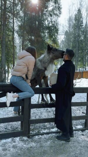 Natan Mirov Instagram - С каждым днем сценарий все реже меняется, чтобы раздуть дух романтики, нужно большое усердие. А ведь на самом деле, достаточно близкого человека, потрясающего по красоте места и простой детской радости. Встреча с прекрасным воскресением в волшебном месте🌹🥰🫶🏾