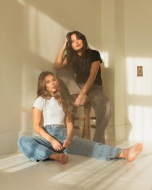 Natasha Calis Instagram - Crystal x Hayley 
Hope you’re enjoying S2 of SKYMED 🤍💫✨ @paramountplus / @cbcgem