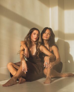 Natasha Calis Instagram - Crystal x Hayley 
Hope you’re enjoying S2 of SKYMED 🤍💫✨ @paramountplus / @cbcgem