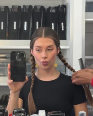 Natasha Calis Instagram - 🧚🏼‍♀️🎬✈️🌚