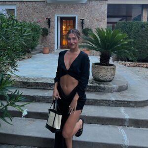 Natasha Calis Instagram - 🖤☺️