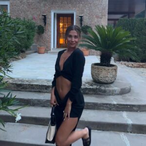 Natasha Calis Instagram - 🖤☺️