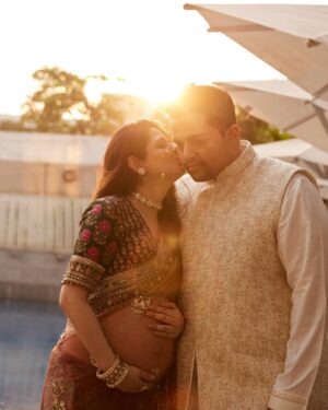 Natasha Luthra Instagram - Just a matter of time now 🐣. Can’t believe this is from our godhbharai a month ago 🥹

Saree @sabyasachiofficial
Jewelery @khannajewellerskj