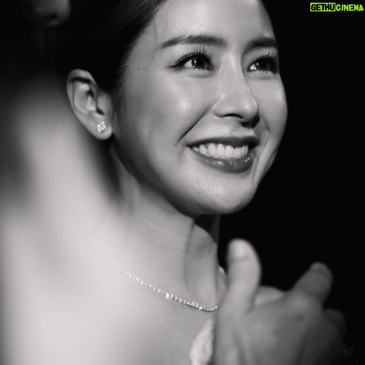 Natcha Jantapan - 6.1K Likes - โพสต์นี้ต้องขอบคุณ organize @loverie_wedding
@woodlyn_bangkok คุณเพลินที่น่ารักมากๆ คอยประสานงาน จัดแจงให้ทุกอย่างตั้งแต่ต้นยันจบงาน งานของเราเลยออกมาดีกว่าที่เราฝันไว้มากๆ ❤️
ขอบคุณลูกพี่ @beerbaiyoke ที่สปอนเซอร์ @jaedang_samyan สุดโปรดของผมกับปอยมาอยู่ในงาน🥰 และขอบคุณเครื่องดื่มช้างนะครับ ที่สนับสนุนงานของพวกเรา😊
.
.
@nakorntoh
@myrtle.jewelry
Cr.@joy.cinematographer
#mousespoysoi19