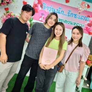 Natcha Jantapan Instagram - My best valentines day ever 🤗 ไอ้ตัวนี้ไม่ยอมเปลี่ยนนามสกุล เพราะกลัวตม เกาหลีเรียกเข้าห้องดำ 🤣🤣
