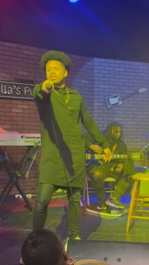 Nathan Davis Jr. Instagram - Singing PYT last night at my show 🔥 #michaeljackson #mentalhealthawareness #betawards