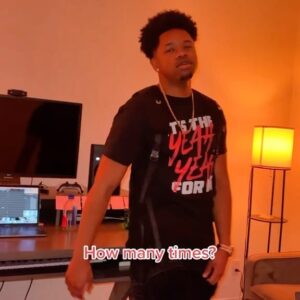 Nathan Davis Jr. Instagram - She did me dirty so I wrote a song about it. 💔 Should I finish it? (Comment 💔’s & your Cashapp for a big SURPRISE)💰
•
•
•
#breakupquotes #couplequotes #brokenhearts #theweeknd #michaeljackson #singingvideos #singingcover