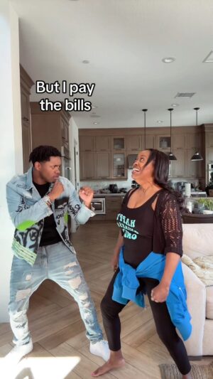 Nathan Davis Jr. Instagram - My mom knocked me out 🤯

#mom #homeinterior #momandson #parents #housedesign