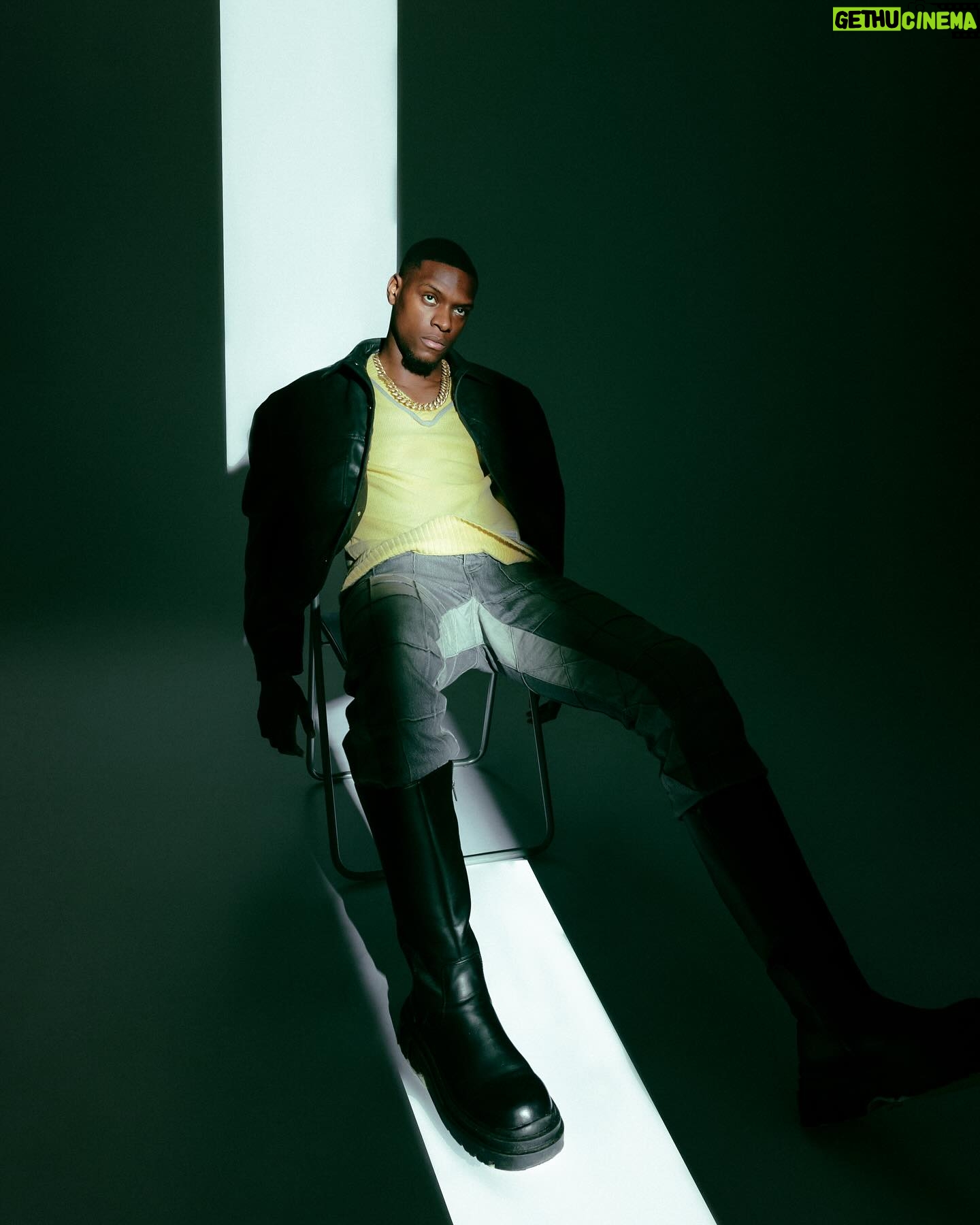 Nathan Munda - 3 Likes - SHADOWS .
