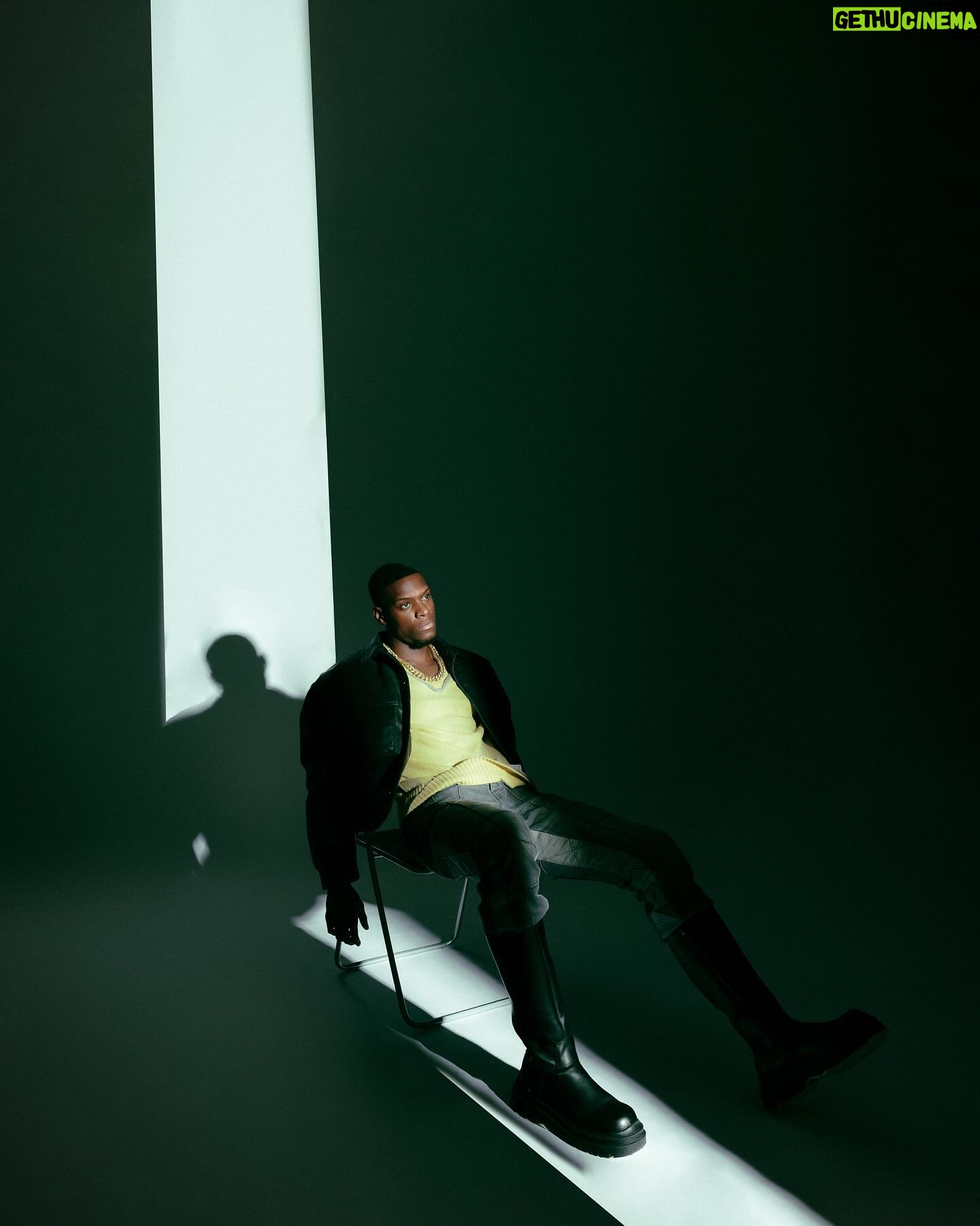 Nathan Munda - 3 Likes - SHADOWS .