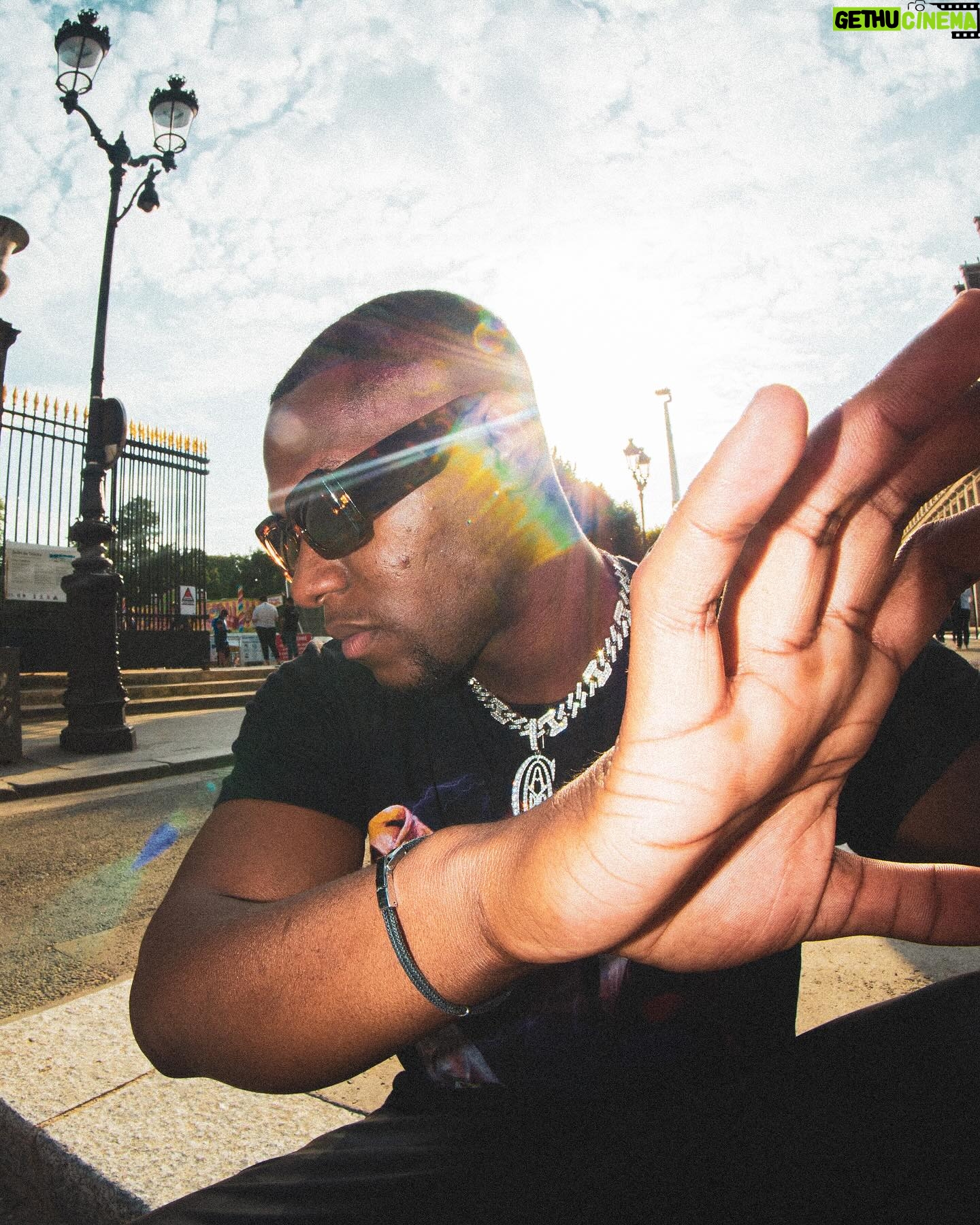Nathan Munda - 3 Likes - Sun is Back .