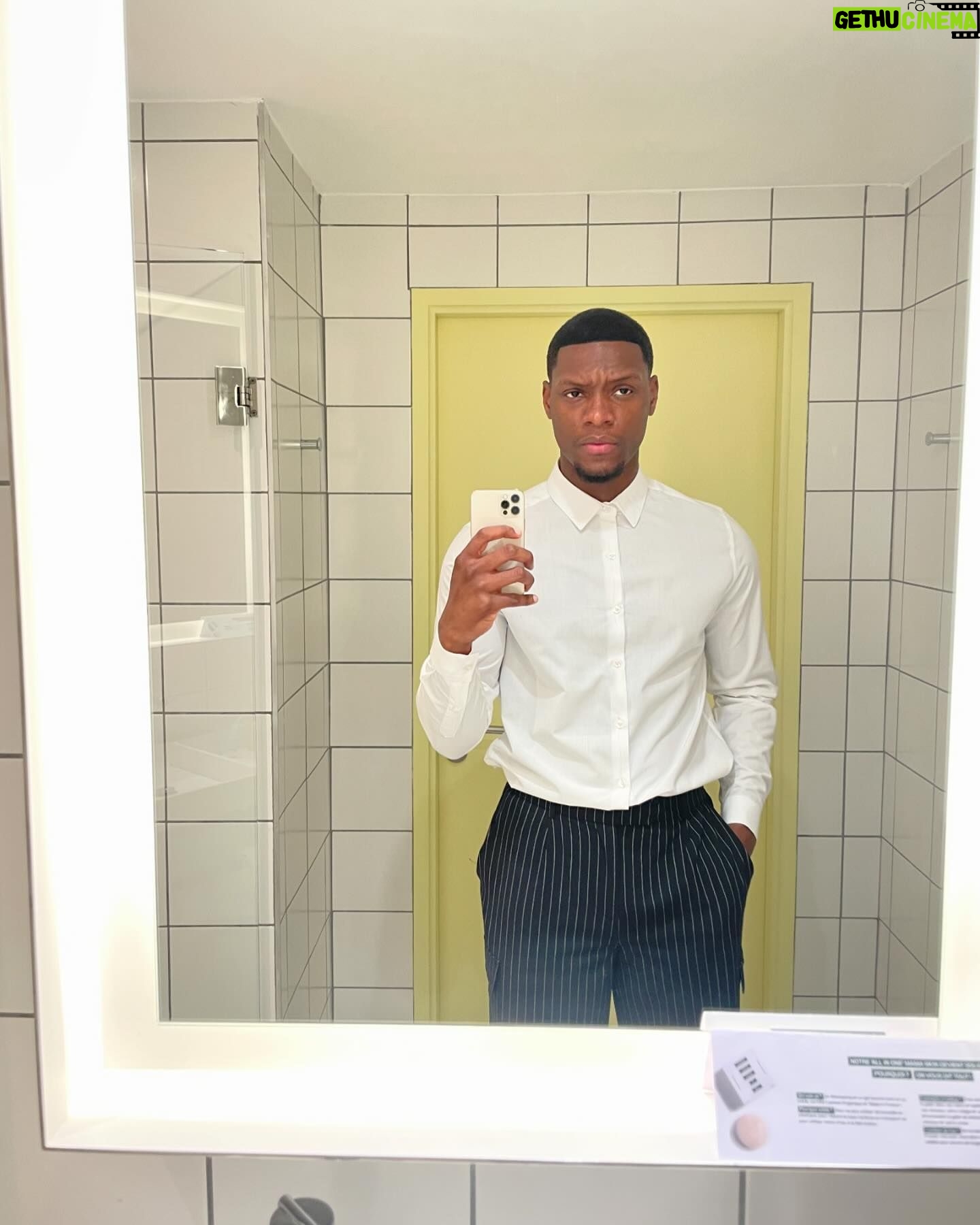 Nathan Munda - 3 Likes - 3 📸, 3 jobs, 1 🧑🏾🦱. Mask off