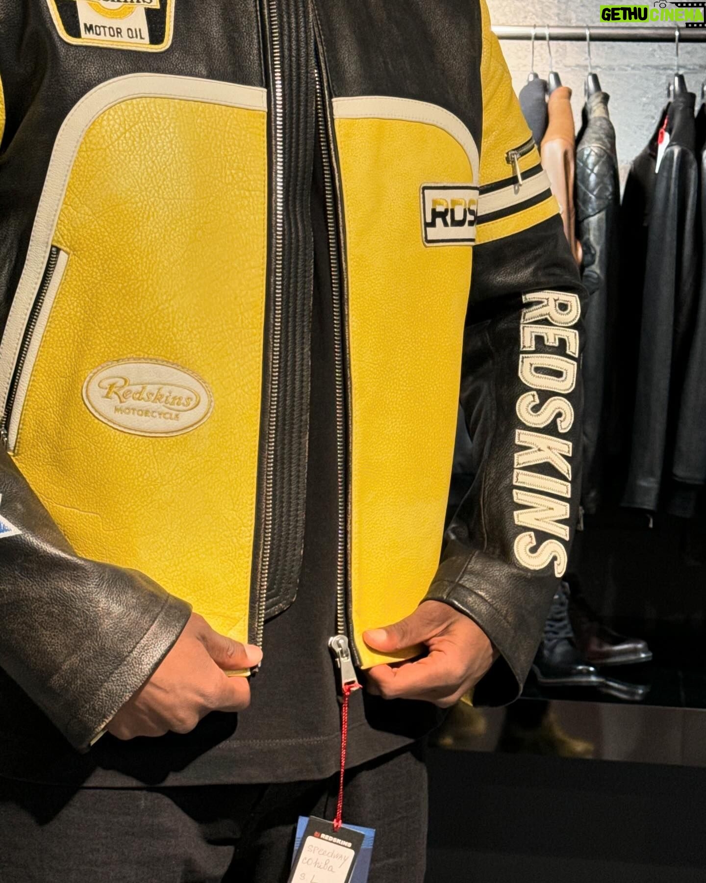 Nathan Munda - 3 Likes - Black and Yellow, black and Yellow !