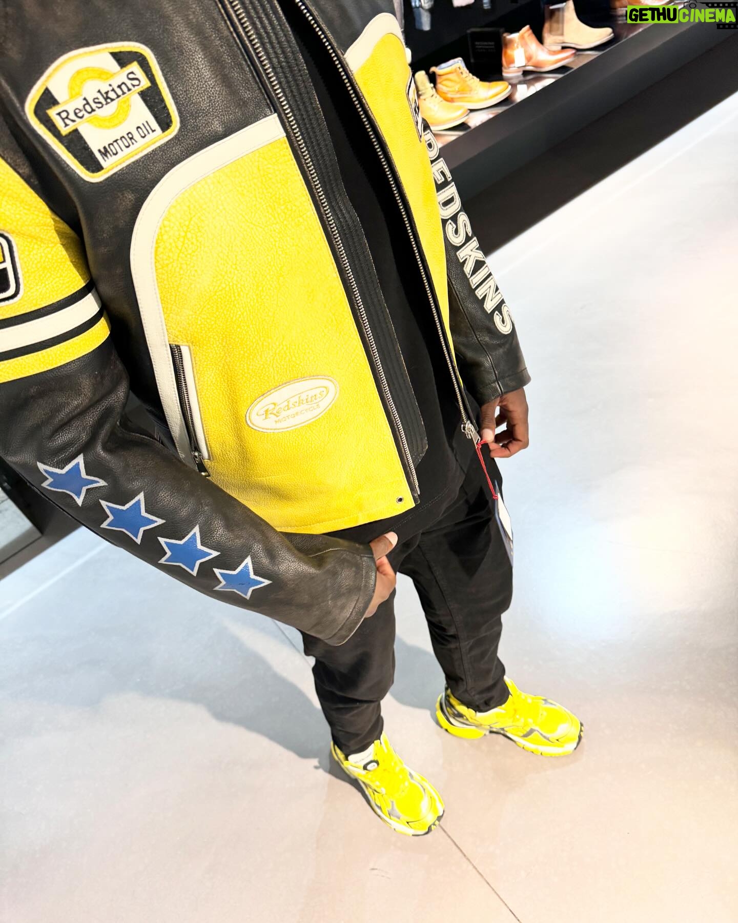 Nathan Munda - 3 Likes - Black and Yellow, black and Yellow !