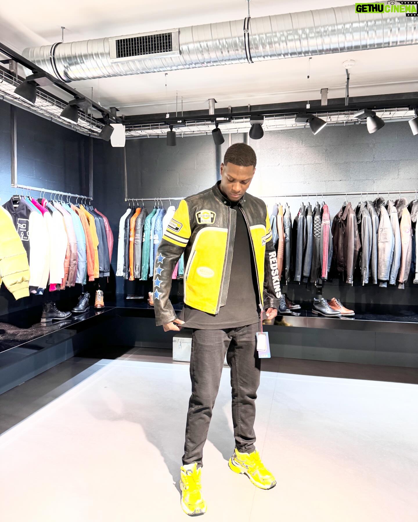 Nathan Munda - 3 Likes - Black and Yellow, black and Yellow !
