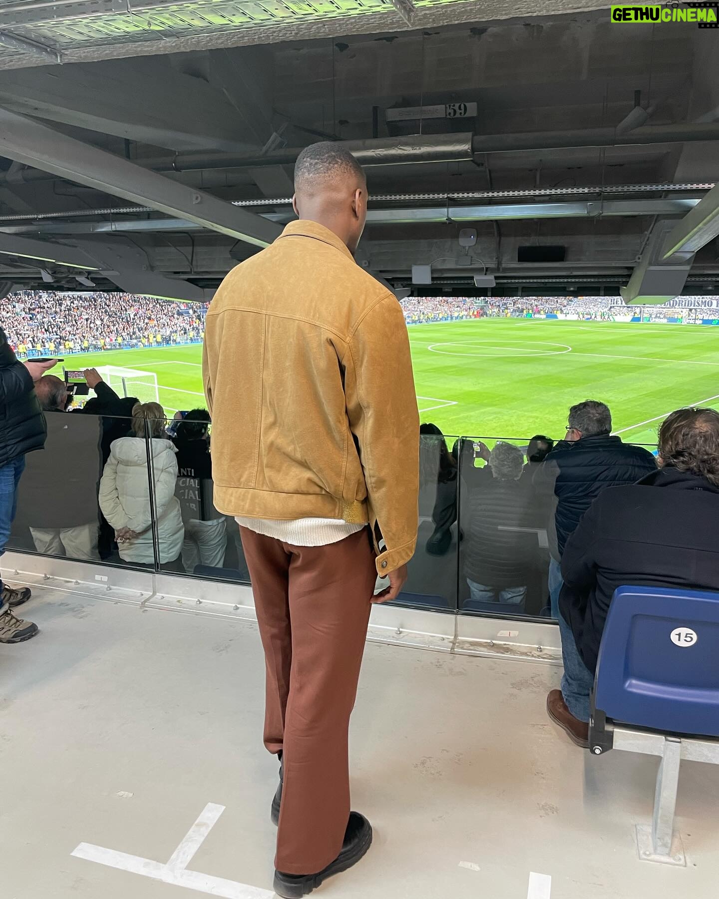 Nathan Munda - 3 Likes - Merci pour l’invitation et ma première fois au Santiago Bernabeu @djobamba ! Impressionnant