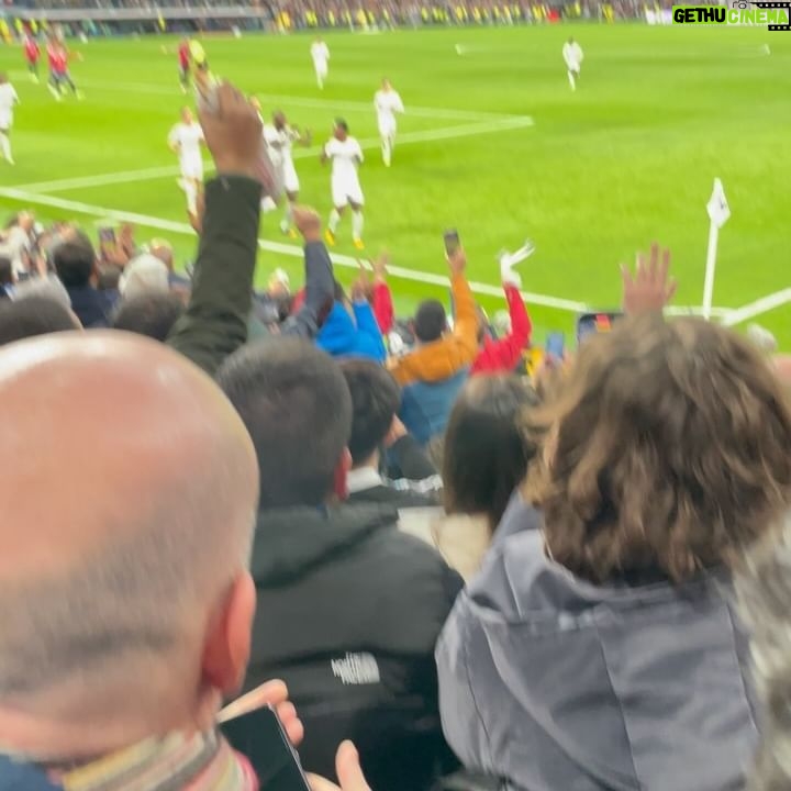 Nathan Munda - 3 Likes - Merci pour l’invitation et ma première fois au Santiago Bernabeu @djobamba ! Impressionnant