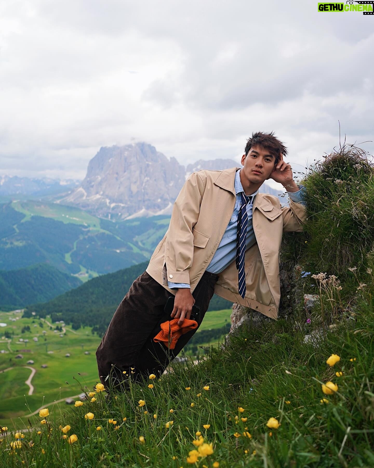 Nathas Tunjaroen - 6.3K Likes - 👔⛰️
