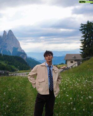 Nathas Tunjaroen Instagram - 👔⛰️