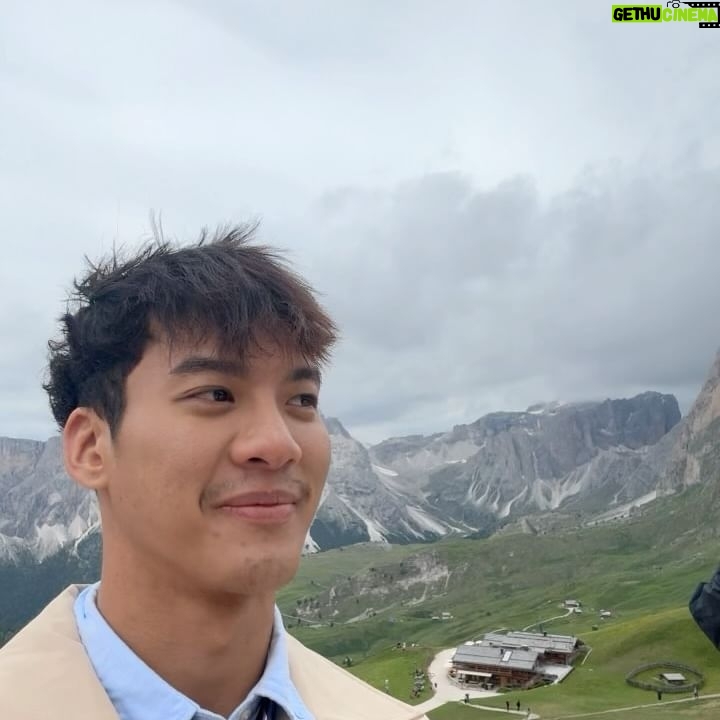Nathas Tunjaroen - 6.3K Likes - 👔⛰️