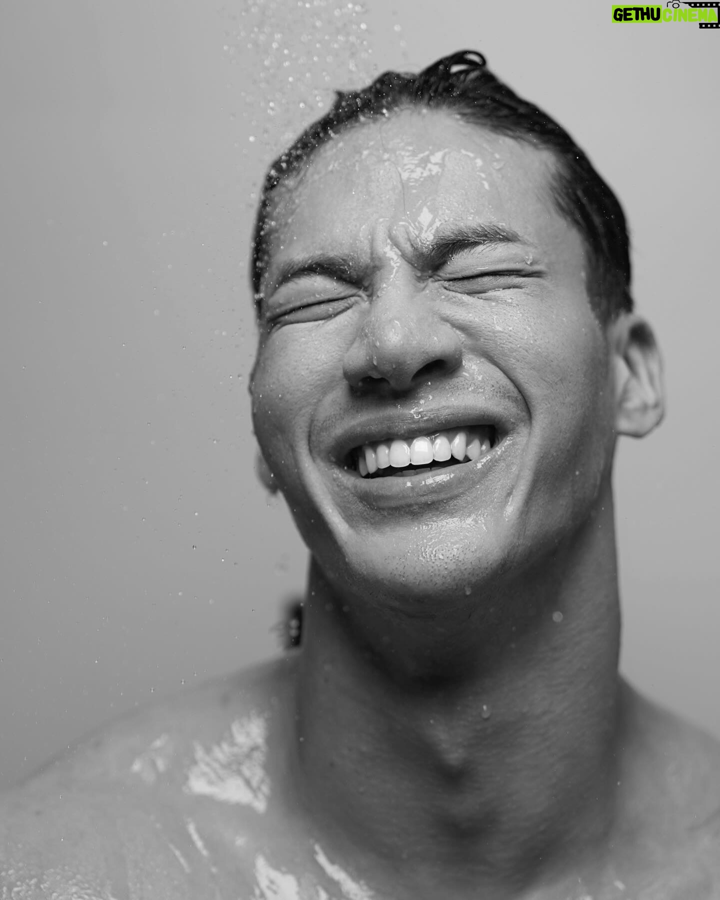 Nathas Tunjaroen - 11.2K Likes - อาบน้ำดีกว่า 🚿💦😙