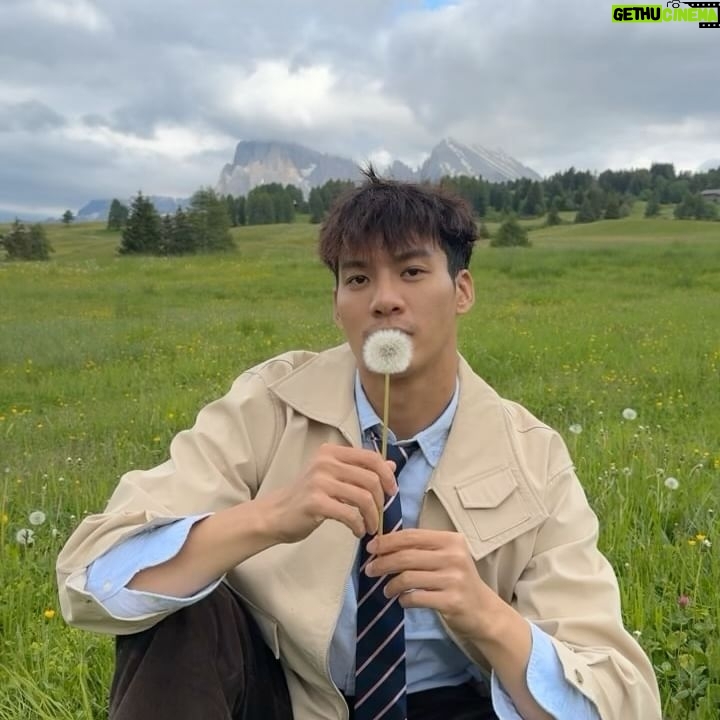 Nathas Tunjaroen - 6.3K Likes - 👔⛰️
