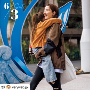 Natsuki Harada Instagram - #Repost @veryweb.jp with @use.repost
・・・
【このコーデが気に入ったら
コメント欄に❤️をください！
気に入ったコーデを保存していくと
あとから見返すときにも便利です✨】
6月3日（土）
久しぶりに抱っこしたら
子どもの成長を感じる✨
なんてこともありますよね💛

休日はレギンス×ソックスコーデで
どんなリクエストにも応えられる
アクティブママになるのもいいですよね✨
全身コーデは2枚目に👉

レギンス：#XEXYMIXJAPAN #ゼクシーミックス
ブルゾン：#DAIWA #ダイワ
Tシャツ：#WESTERNHYDRODYNAMICRESEARCH #ウエスタンハイドロダイナミック
トートバッグ：#ATON #エイトン
スニーカー：#ASICS #アシックス
ソックス、ピアス：#HYKE #ハイク

#今日のコーデ #今日の服 #コーデ #土曜日 　#6月3日
#ootd #outfit #公園コーデ　#休日コーデ 
#ママコーデ #VERYほぼ毎日コーデ #VERY編集部 #VERYweb #原田夏希 #very

撮影／曽根将樹〈PEACE MONKEY〉 ヘア・メーク／廣瀬浩介　スタイリング／荒木里実　取材／佐々木陽子

※VERY5月号P97に掲載の商品です。お問い合わせはお控えください

上の子が抱っこしてほしーってなぜか急に騒ぐ時ある😂いつも下の子達を眺めながら我慢してるんだな、と思う。肩も腰も首も痛いけど　かぁちゃん頑張るしかない！ってこんな時　😆