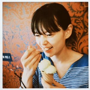 Natsuko Instagram - .
西陽
チョコレートコスモスが咲くと本当にチョコレートの匂いがする
アイスはピスタチオ
蚊取り線香の香り、ヤングコーン、そら豆、素麺、夏の気配
真冬のシーンな日々
こんな風に過ぎて行くのなら

今週も楽しく💪