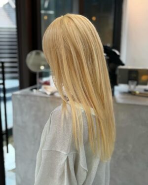 Natsumi Maki Instagram - 今回はハイレイヤー✨
いつもより長めにレイヤーを入れてもらった💛
お気に入りっ！！！！

今回もこのタッグにお任せしました！
エクステ　@yuhouse_yamashiro 
カット　@hitoshi0825 

いつもありがとうございます✨

#natsupoi #なつぽいヘア #stardom #ロングウルフ #ハイレイヤー #金髪
