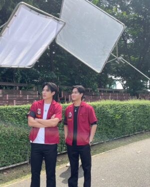 Nattapol Diloknawarit Instagram - Back to engineer uniform😛🔧#loveseniortheseries 

Also, Big congrats to both @simon_kessler_ @sandygirlka for the great production @ei2s.entertainment its my deepest pleasure to be in your GL project.

May this achievement be the first of many more to come, as you continue to inspire and entertain with your remarkable creations. Well done brotha Sista !