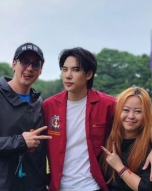 Nattapol Diloknawarit Instagram - Back to engineer uniform😛🔧#loveseniortheseries 

Also, Big congrats to both @simon_kessler_ @sandygirlka for the great production @ei2s.entertainment its my deepest pleasure to be in your GL project.

May this achievement be the first of many more to come, as you continue to inspire and entertain with your remarkable creations. Well done brotha Sista !