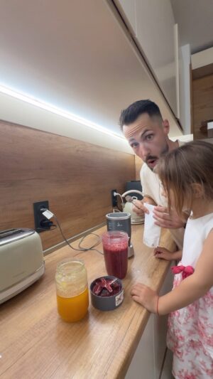 Naum Shopov Instagram - 🍬Домашни желирани бонбони!
- 600 гр. пресни плодове 🍓🍇
- 2 с.л. Мед 🍯
- 1 с.л. Еритротол
- 4 с.л. Агар агар
Начинът на приготвяне го виждате във видеото 🤤♥️