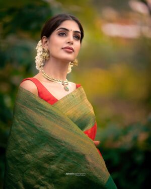 Navami Gayak Instagram - @aghoshvyshnavam_avm @navami_gayak @shari_naressh_makeup