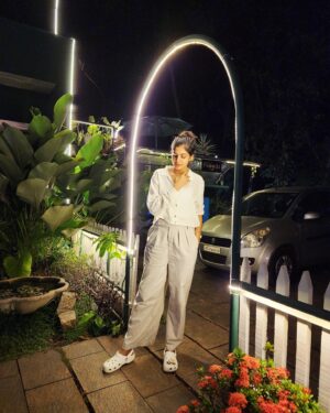 Navami Gayak Instagram - 🤍
🤍🌱Currently my fvrt spot @wildcafe.in 🤍
📱#ownership by @kajalsunil__ 😁
#clickby📷  our Nivin pauly @atul_aravind
#navamigayak #navamigayak❤️