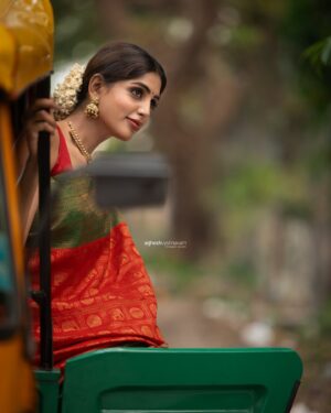 Navami Gayak Instagram - Colours 🎨 
 @aghoshvyshnavam_avm 
@navami_gayak
@shari_naressh_makeup