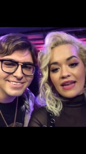 Navid Sole Instagram - Chilling with @ritaora love you girl 💓💙 #ritaora #uk #navidsole